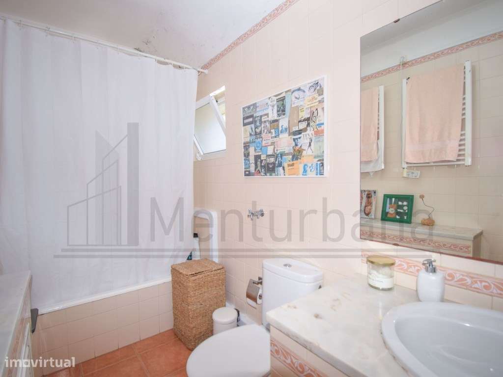 MORADIA INDEPENDENTE NO ESTORIL COM VISTA MAR-13