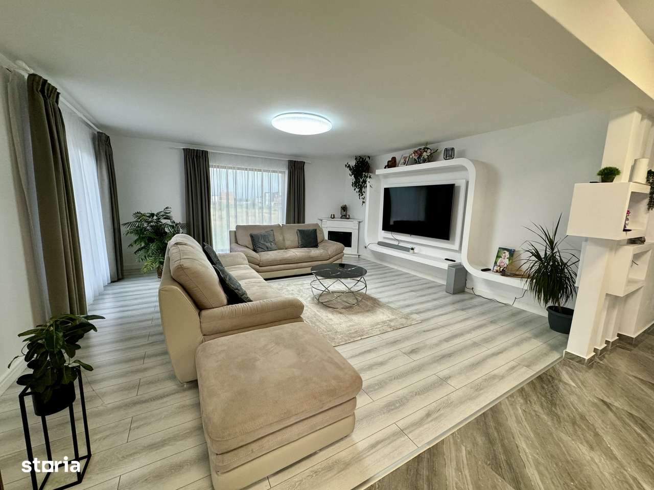 Casă Spațioasă de Vânzare în Ghimbav | Două Apartamente | Teren 579 mp - Imagine principală: 3/20