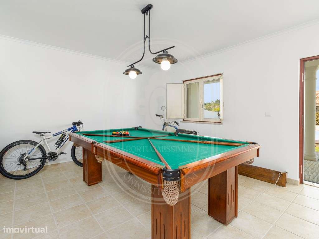 Moradia de Luxo T4+2, Remodelada, Mobilada, Piscina, Salão de Jogos...-49