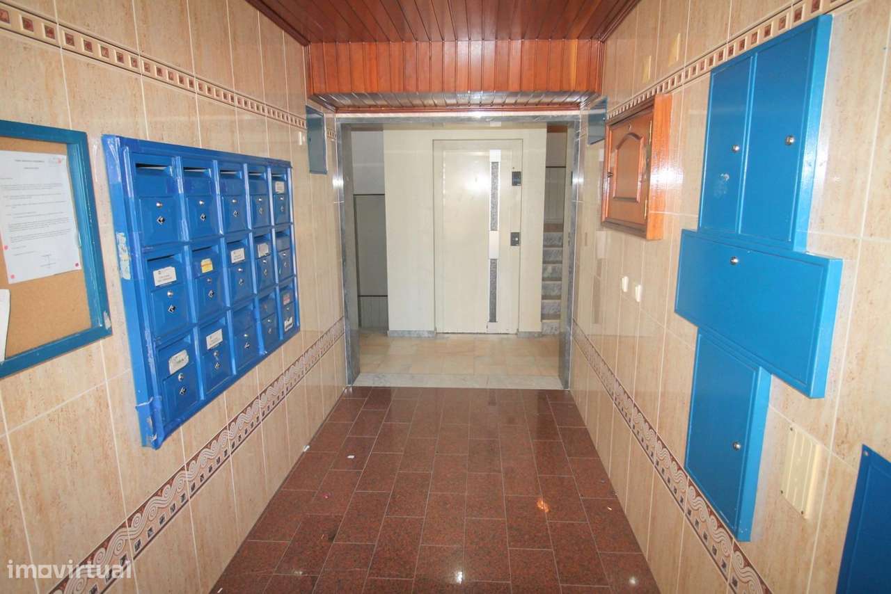 Apartamento T2 Central nas Mercês-11