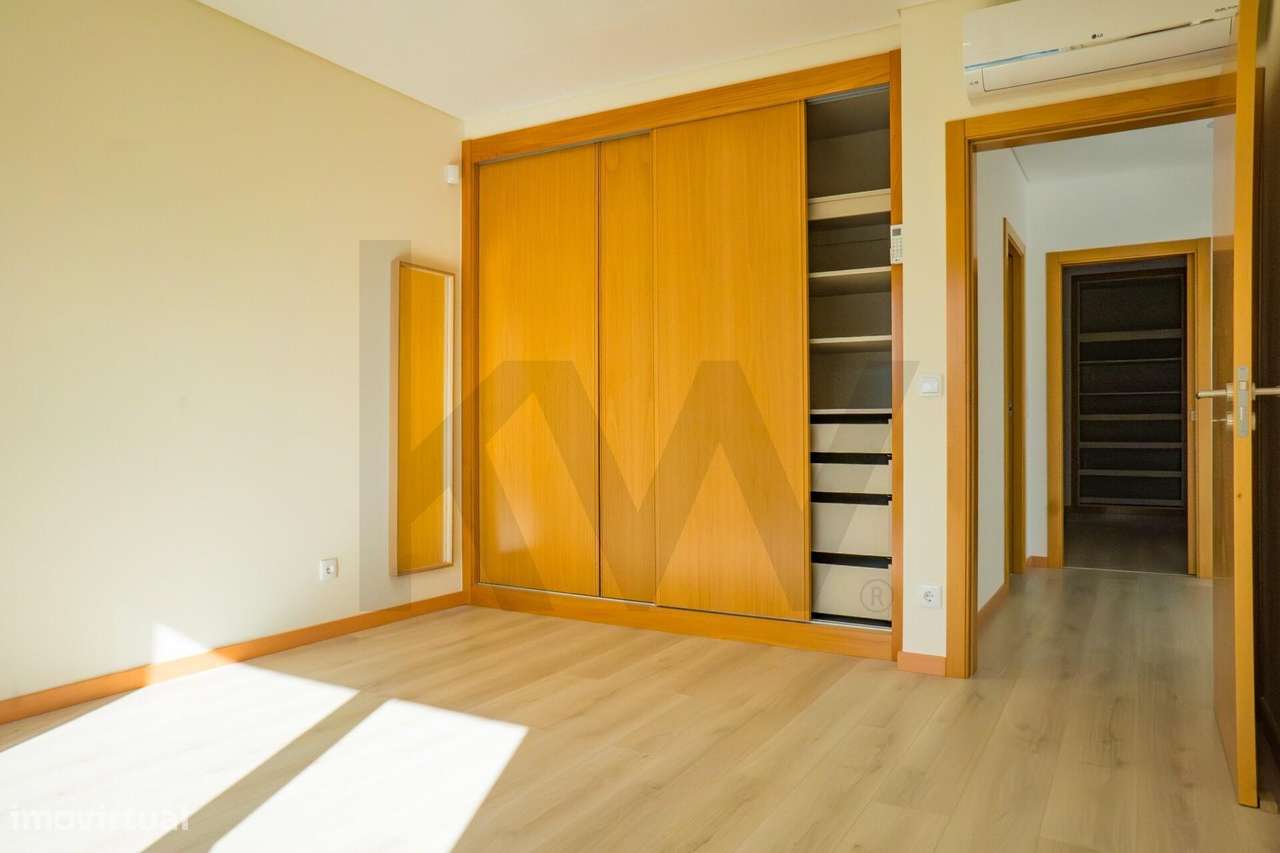 T3 Isolada em Famões: A Estreia Perfeita para a sua Família-28