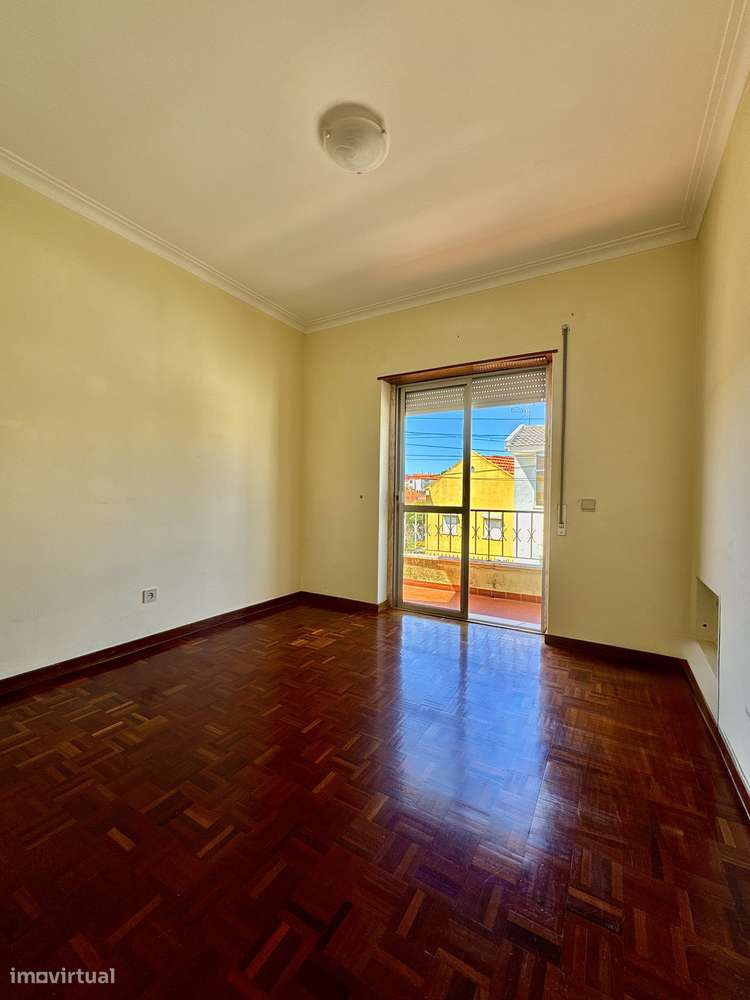 Andar de Moradia T2 | 76 m² | Varanda | Garagem | Porto Salvo-12