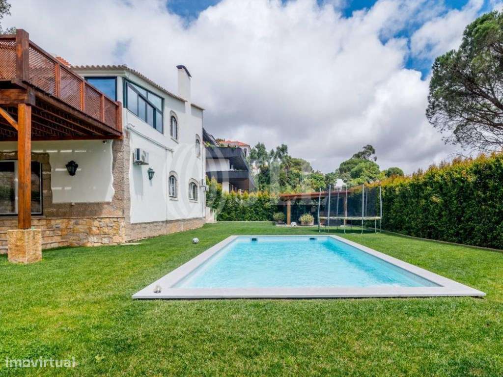 Moradia T6 com jardim e piscina no Estoril em Cascais-2