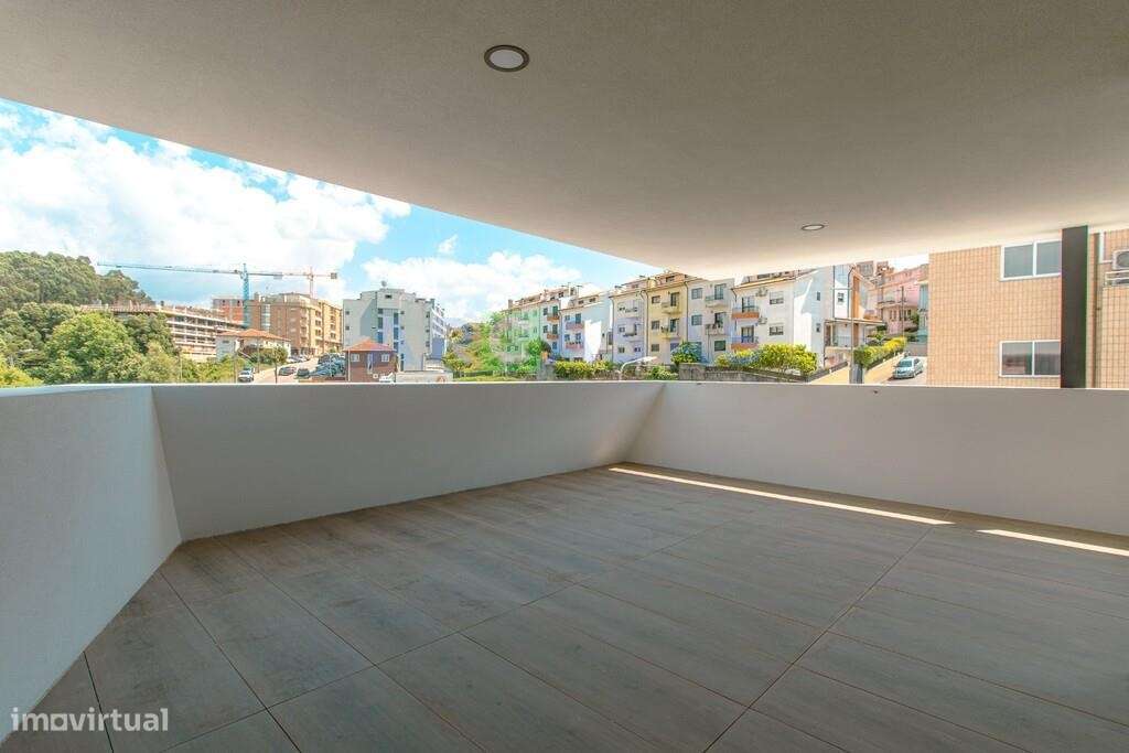 Apartamento T4 com varanda e garagem fechada em São Cosme, Gondomar-7
