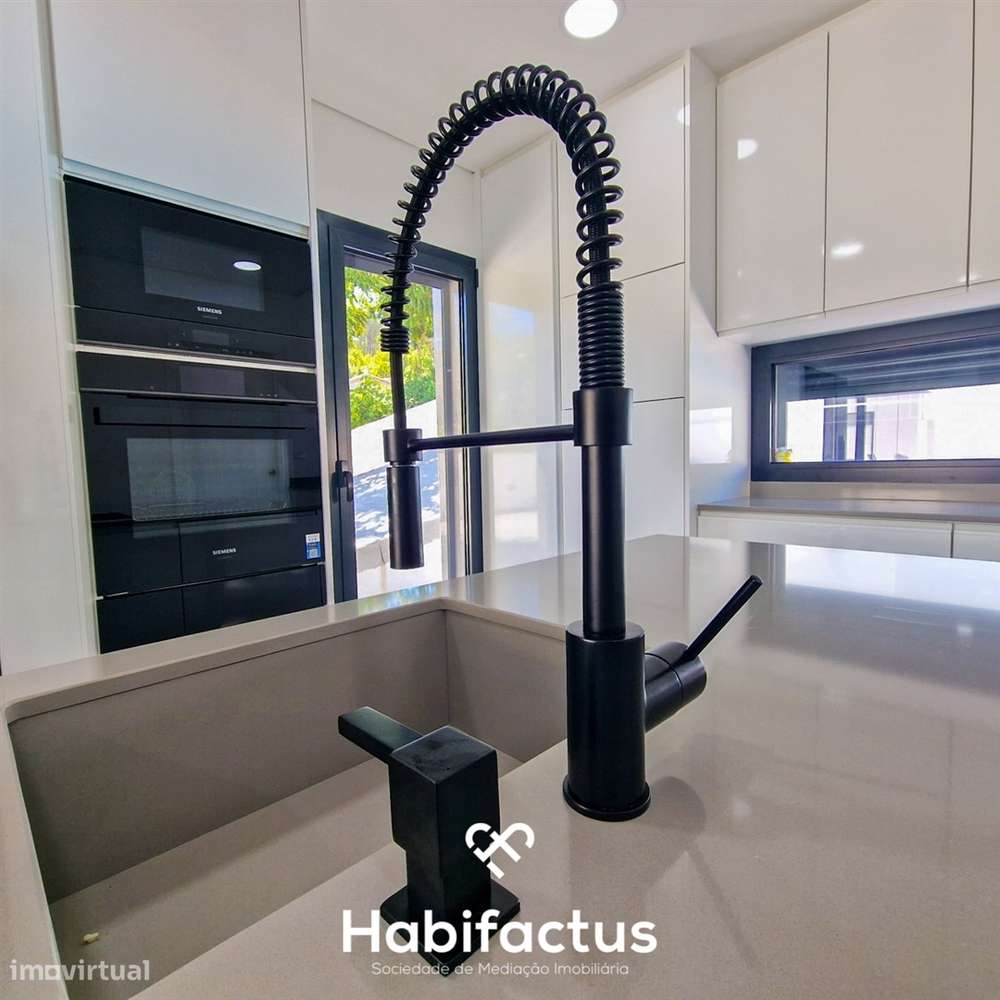 Moradia Isolada T3 à venda Moderna com Piscina aquecida e Churrasqueir-14