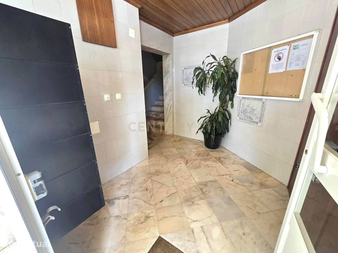 Apartamento T1 na Ramalha em Almada com Varandas e Elevador-15