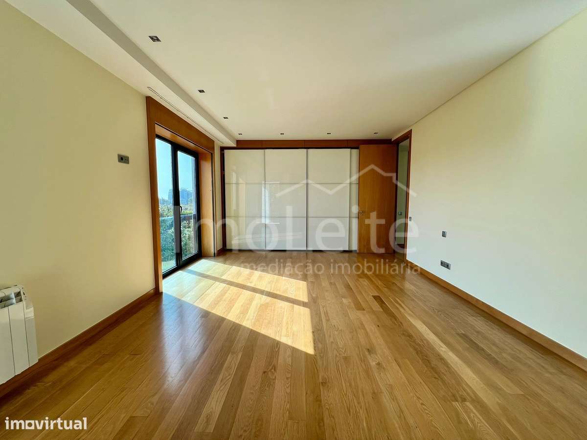Moradia T4 Póvoa de Varzim LUXO - Grande imagem: 4/41