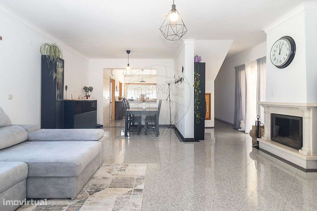 Moradia T4 com 570 m² de Terreno em São João das Lampas-8