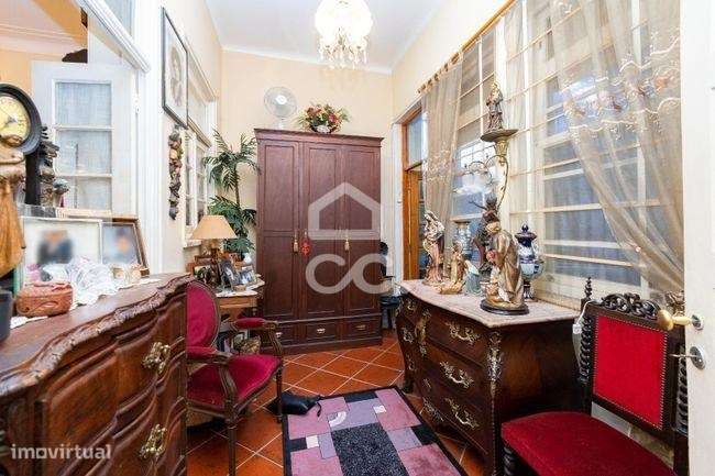 Moradia T6 na Praça Velásquez - Porto-12