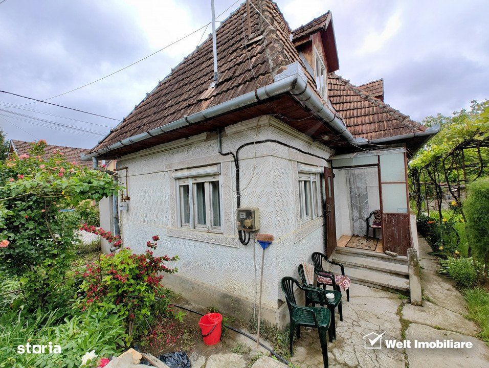 Casa locuibila + teren 700 mp la intrare in Dezmir