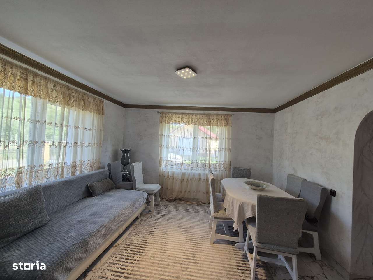 Casă complet finisată, mobilată și utilată! Sat Dobrin, zonă centrală. - Imagine principală: 4/16