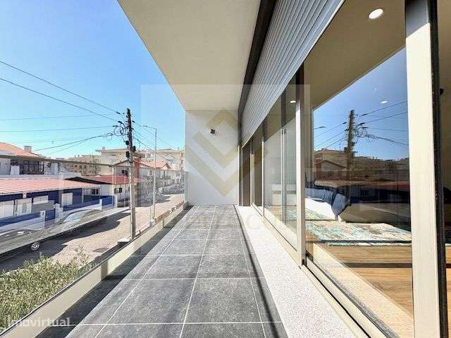 Moradia T4 de Luxo com Piscina e Jardim em Esmoriz-39