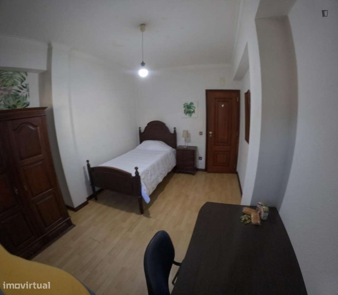 Quarto - localizado em Montes Claros Coimbra - Grande imagem: 3/10