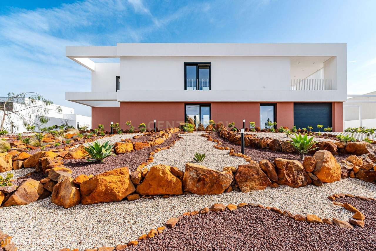 Moradia T4 em Fernão Ferro, Seixal, com Piscina e enorme Jardim - Grande imagem: 4/60