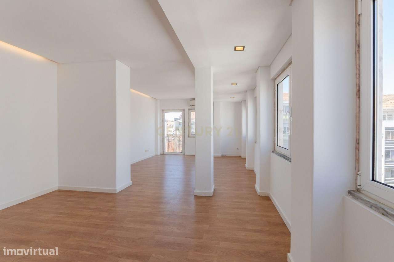 T1+2 Duplex com Grandes Áreas e Acabamentos Contemporâneos - Grande imagem: 3/33