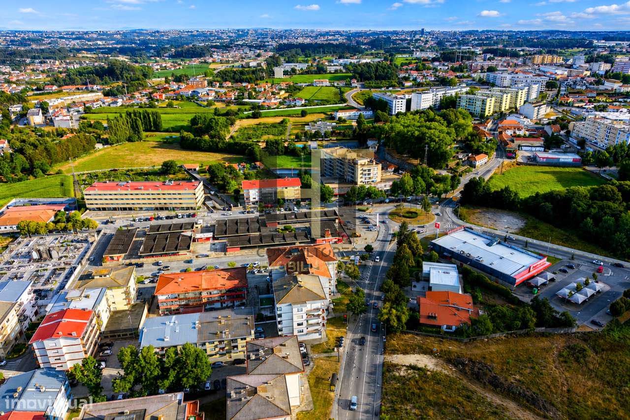 Apartamento T3 com Garagem e Duas Varandas a 5 Minutos do Metro e do I-26
