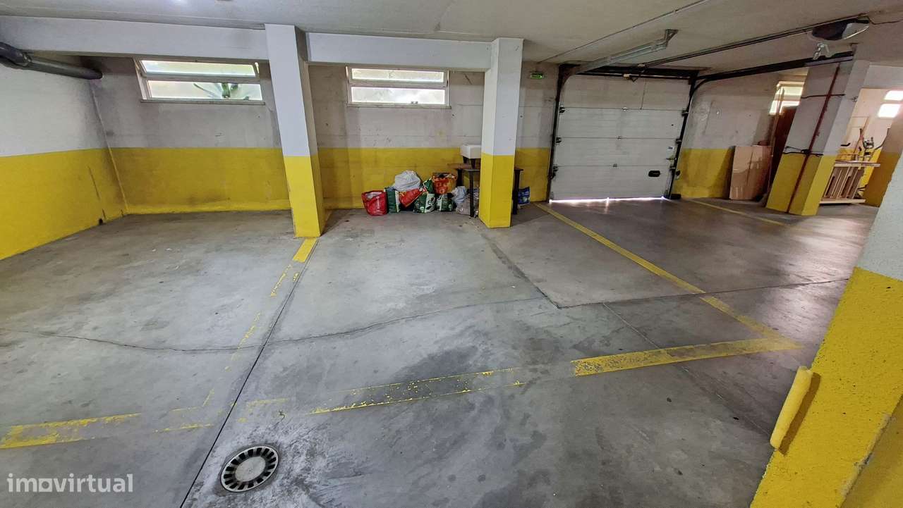 Apartamento T2+1 com 209m2 , garagem no Montijo-17