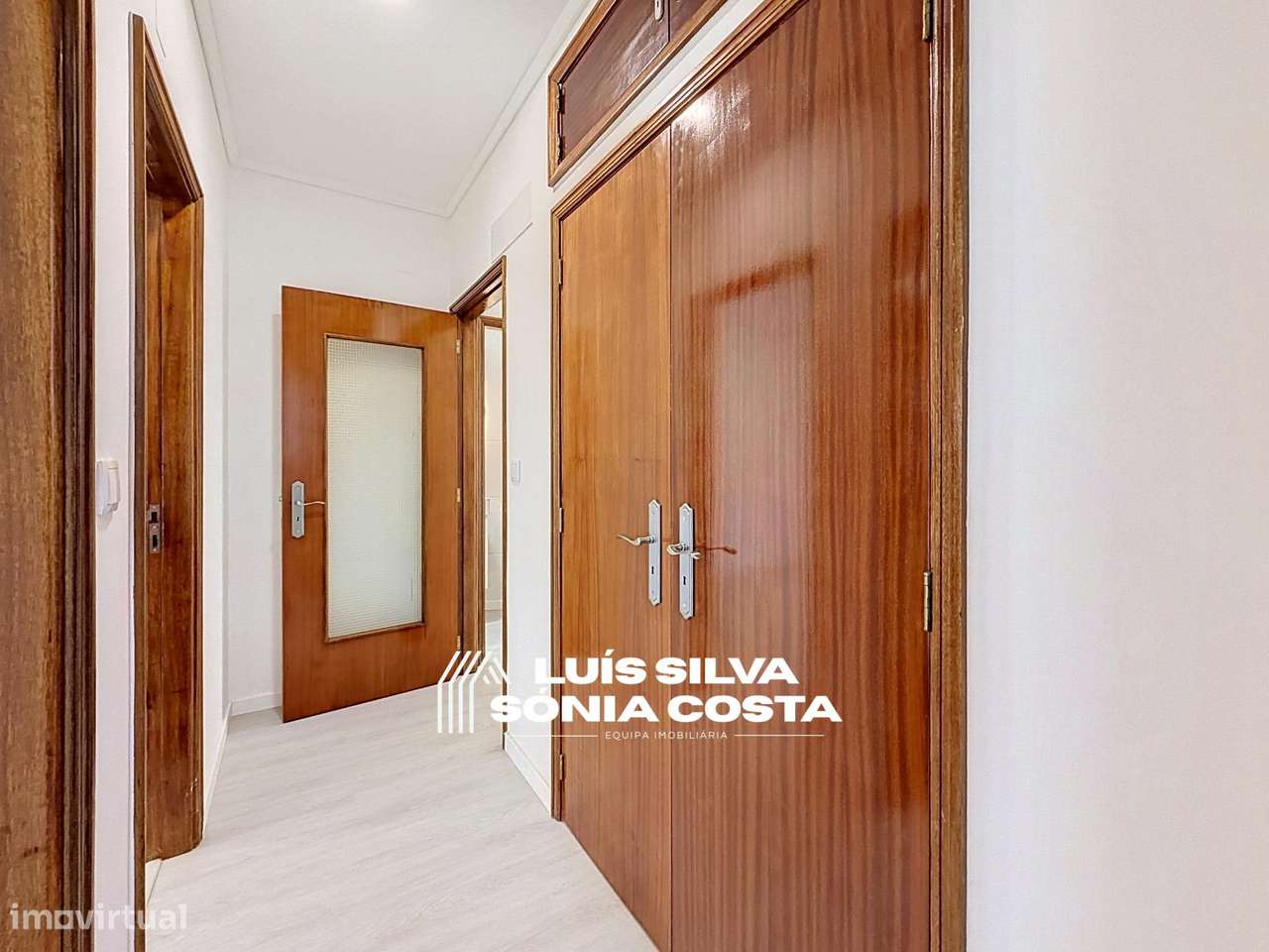 Apartamento T2 Semi-Remodelado c/ Garagem, Marquise & no Centro de...-23