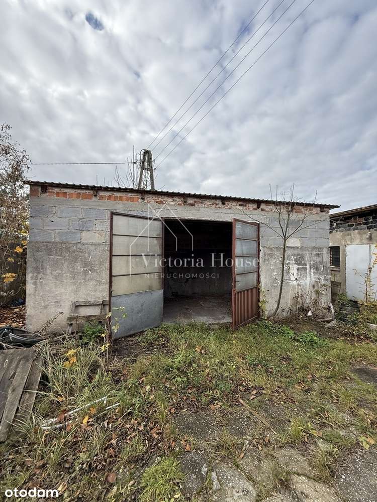 Teren usługowy z zabudowaniami.-12