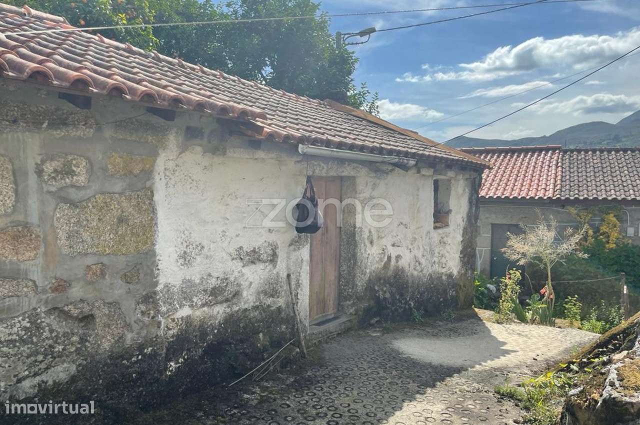 Moradia Em Ruinas T5 Em Terreno De 269 M2 Em Britelo Ponte Da Barca