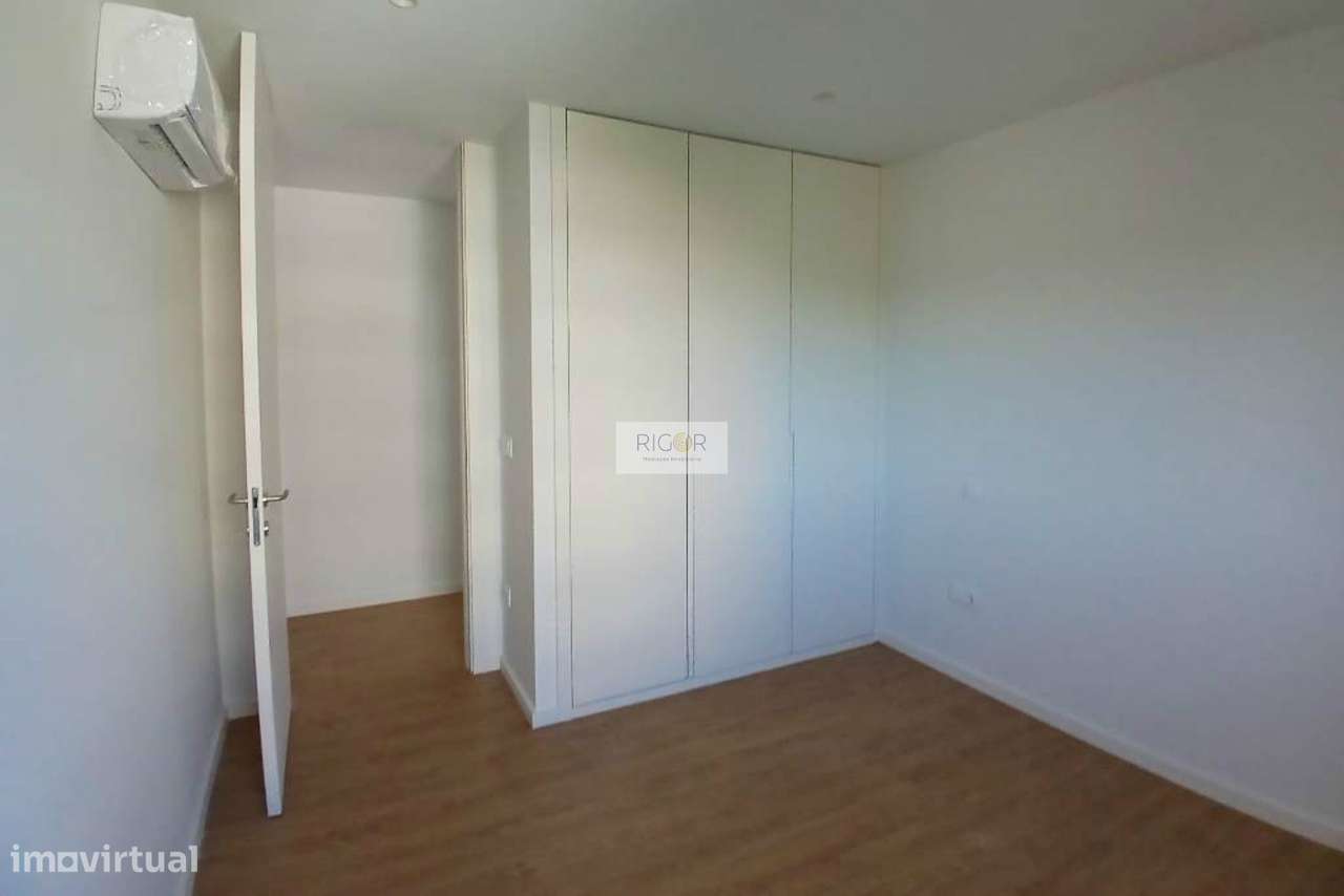 Apartamento T3 novo com varanda à Santa Rita, pronto a habitar-17