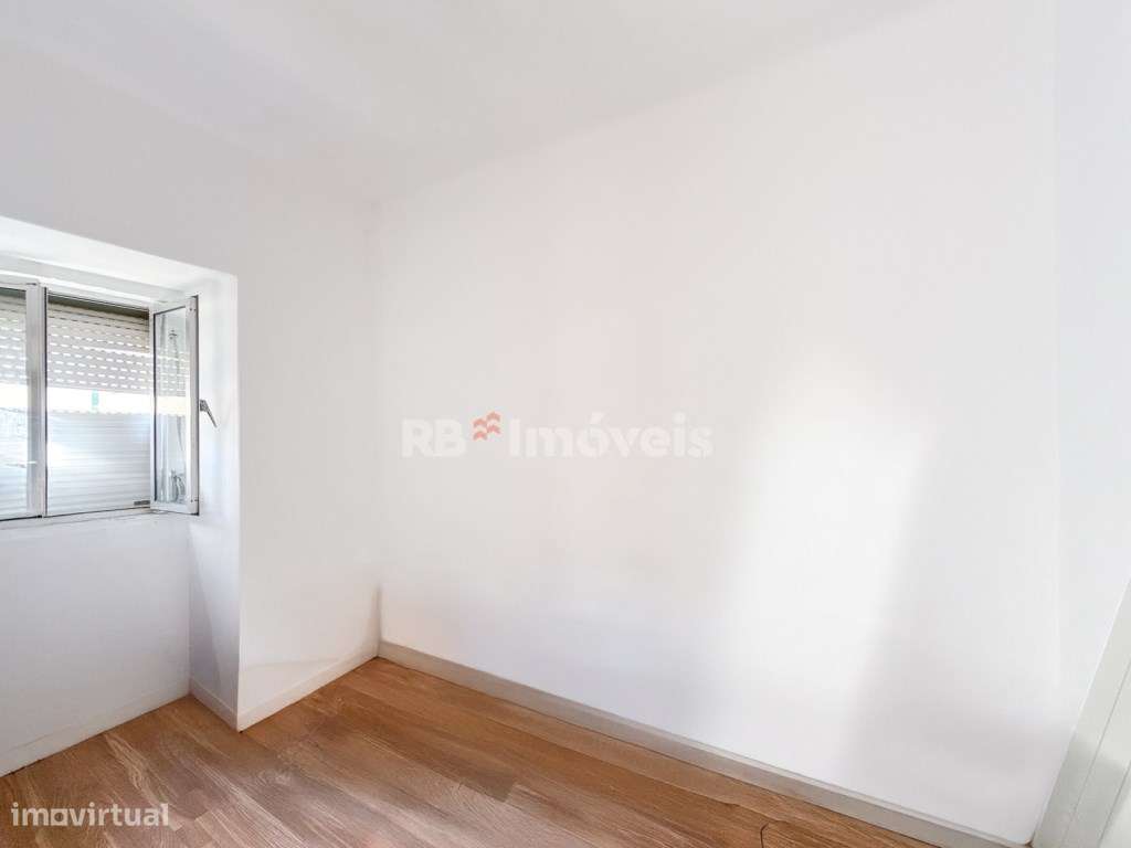 Casa de habitação e arrumos, para recuperar nos Soudos - Vila do Paço - Grande imagem: 5/35