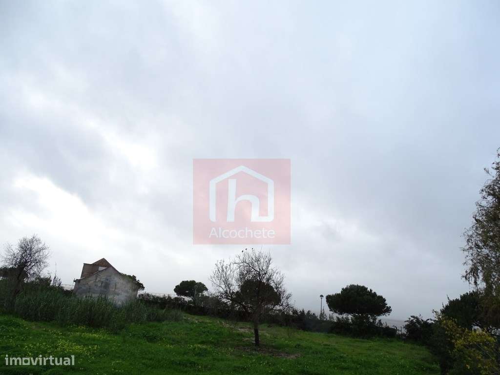 Edifício habitacional e Moinho para recuperar em Alcochete-17