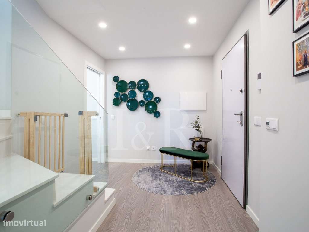 Apartamento T4 duplex com terraço e garagem no Montijo-23