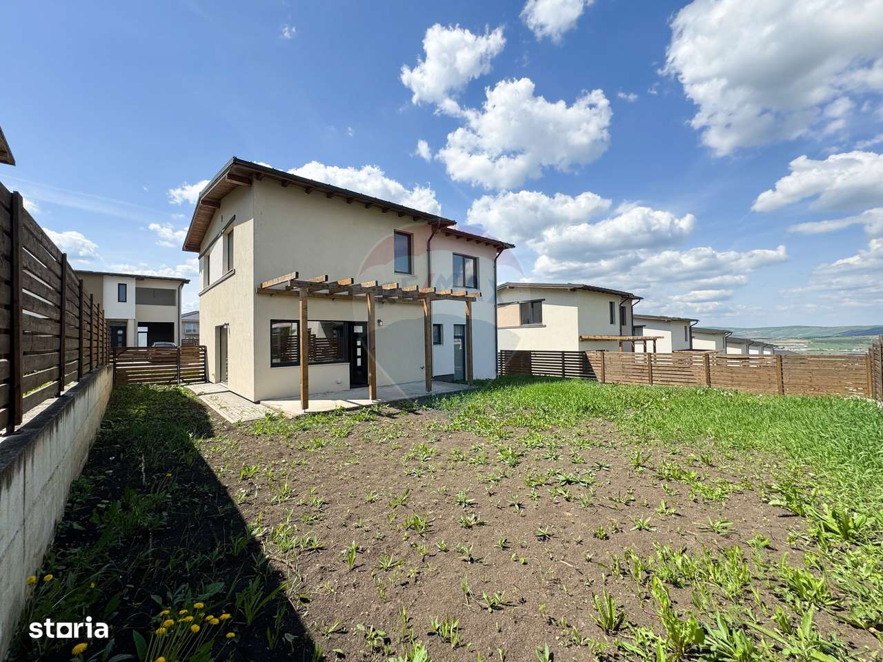 Casă semifinisată în Dezmir - Spațiu, liniște, acces rapid către oraș - Imagine principală: 3/18