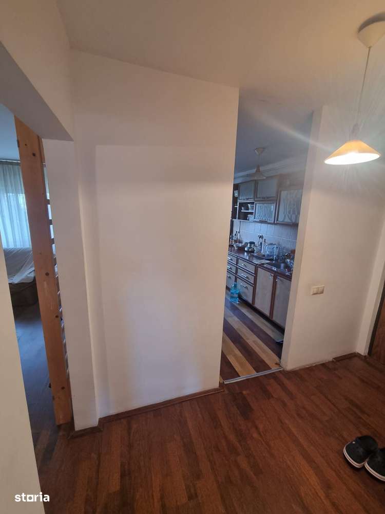 Faleza nord-apartament 4 camere decomandat cu gaze - Imagine principală: 4/16