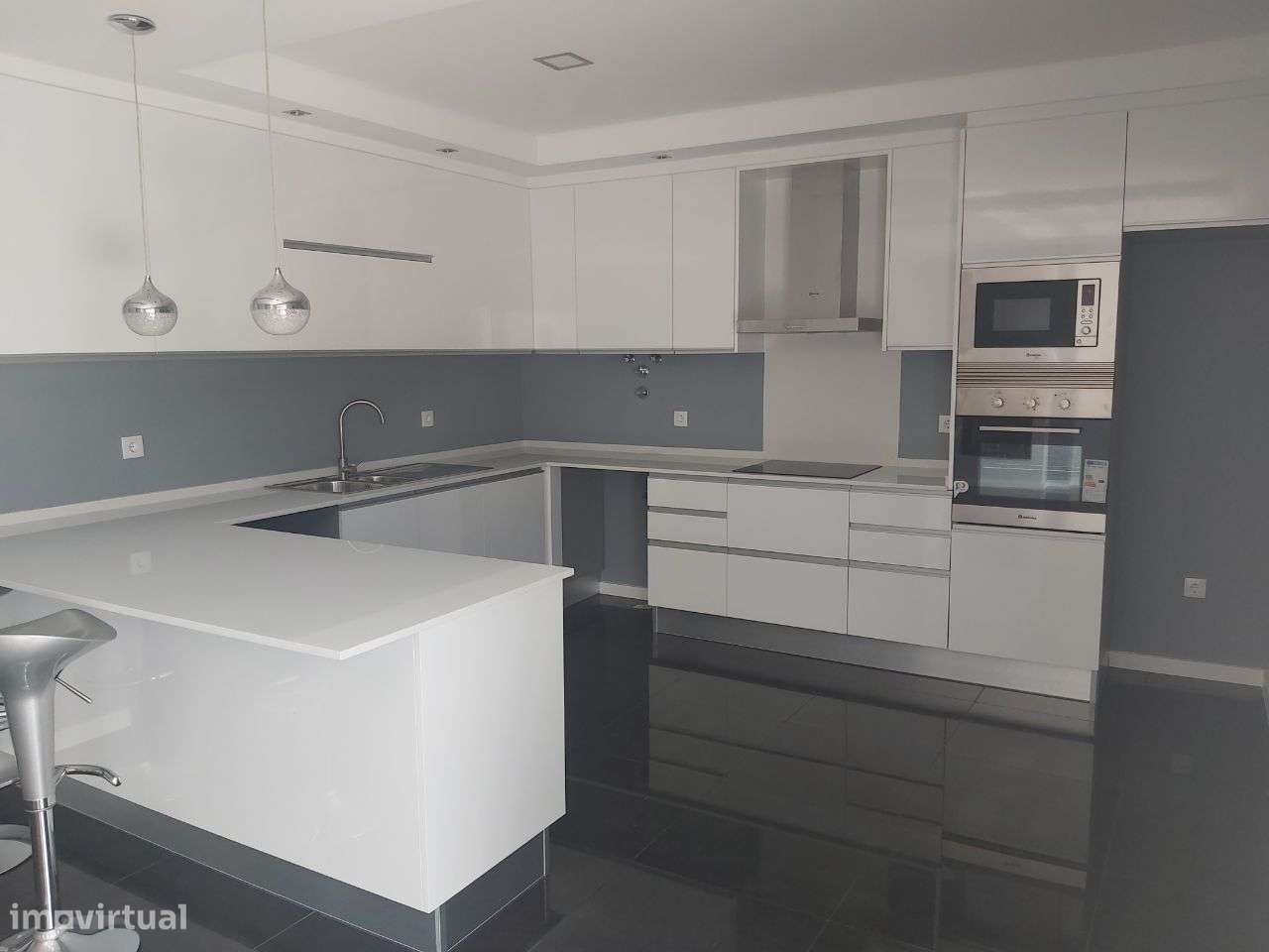 Moradia Isolada Térrea com 4 Ass. Piscina - Grande imagem: 3/21