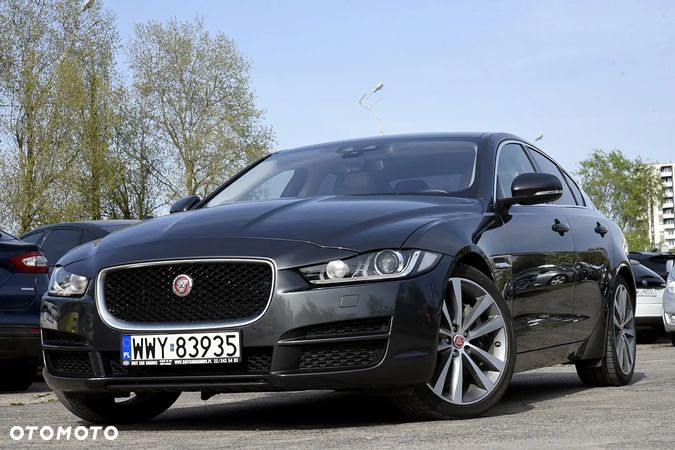 Jaguar XE 25t Prestige - 1