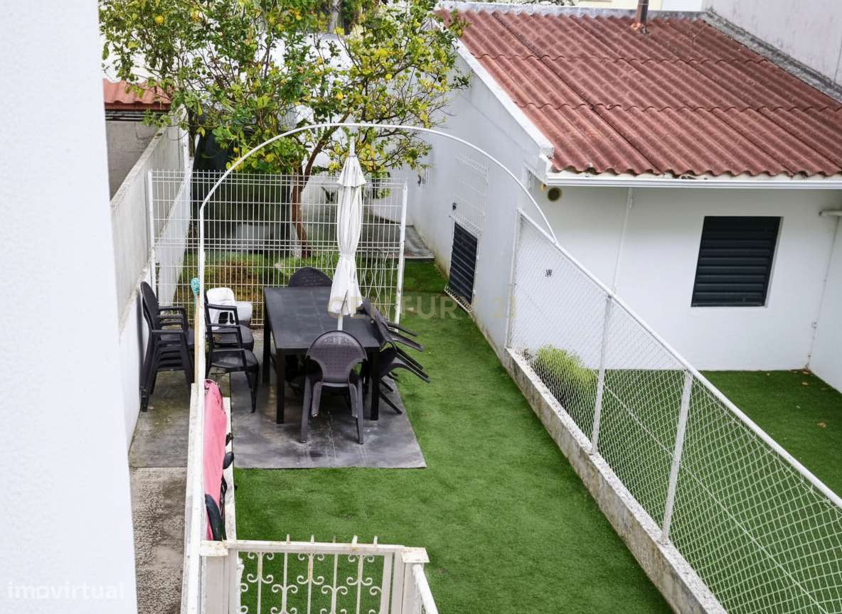 Apartamento T3 Luminoso com Logradouro-18