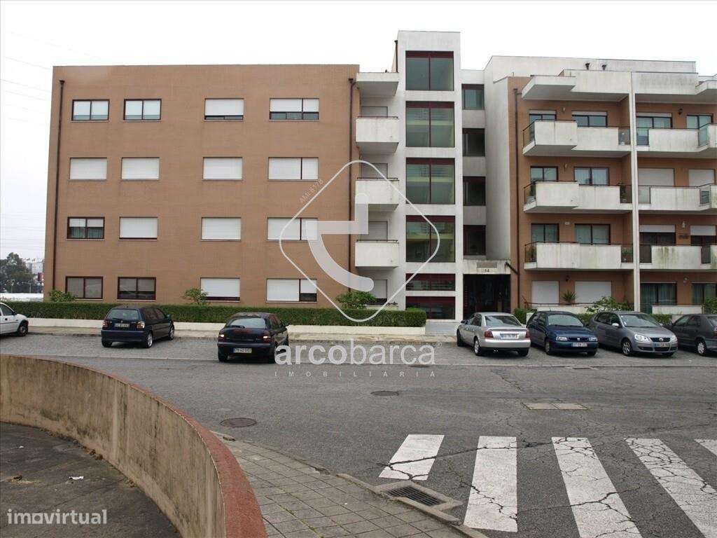 Aluga-se T1 c/Lugar de Garagem - Ermesinde - Porto