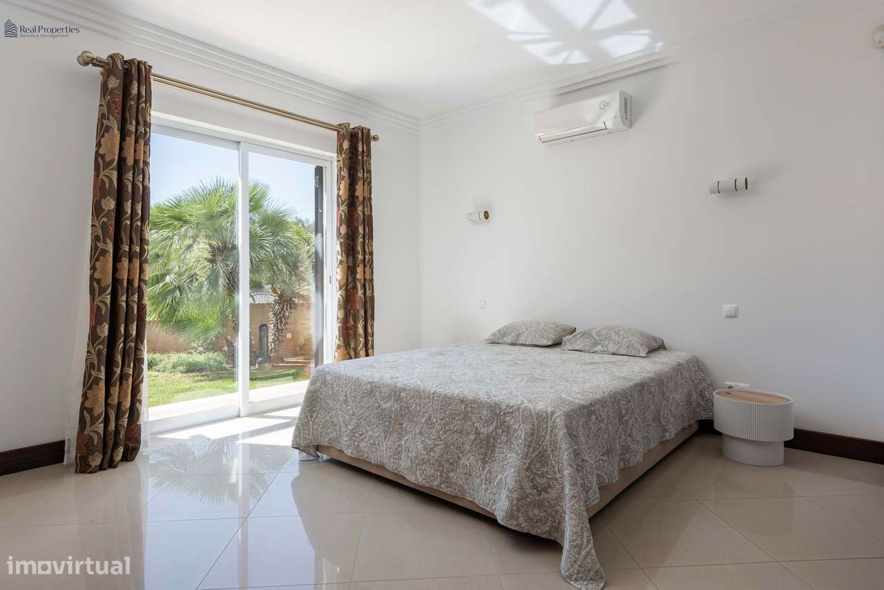 Moradia Térrea T4 Isolada em Albufeira – Um Refúgio de Luz, Conforto e-15