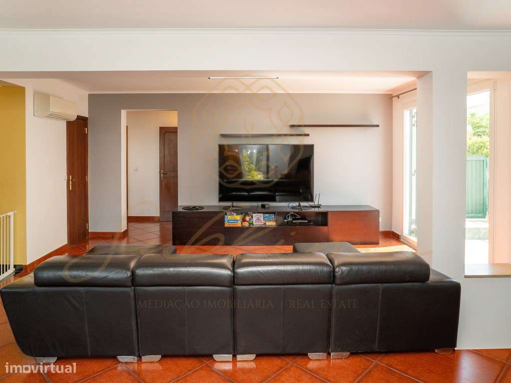 Moradia Isolada com 6 Assoalhadas , Piscina , Garagem Perto das Praias-13