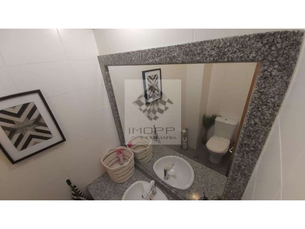 Fabuloso T4 na Radial em Odivelas com estacionamento!-11