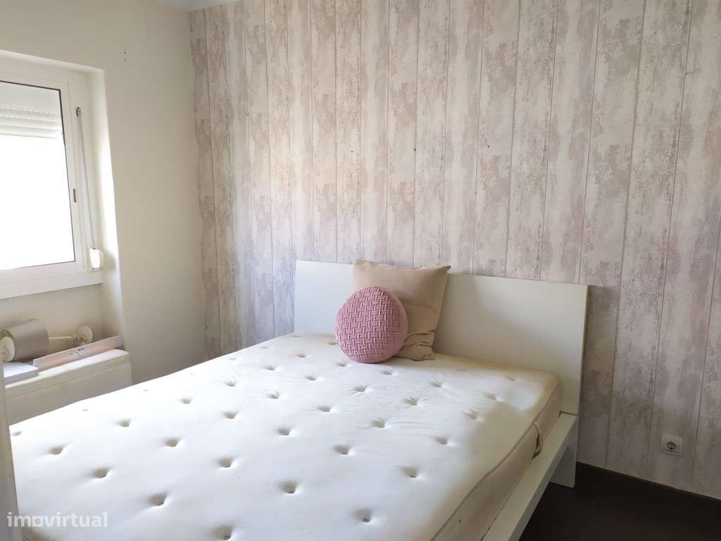 T2 remodelado e semiequipado na Amadora-6