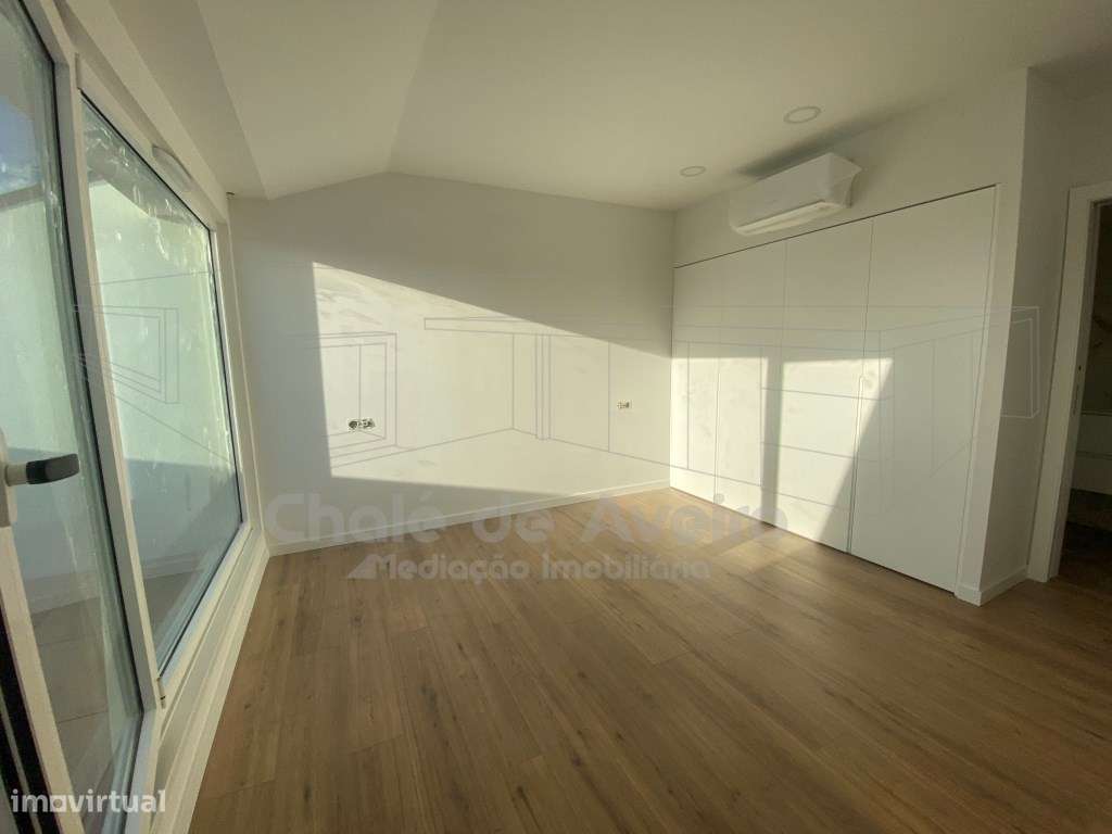 Apartamento T2 Duplex com garagem para 2 carros e terraço-25