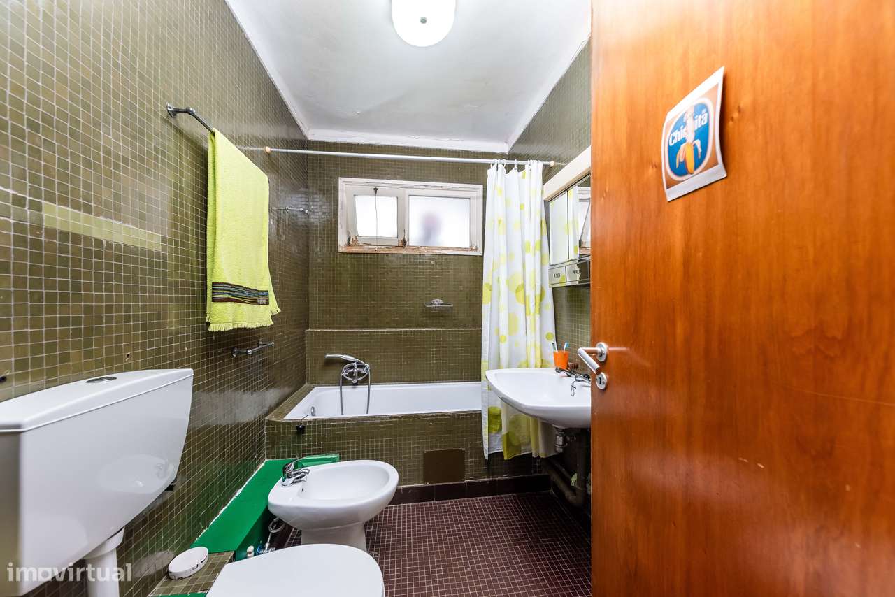 Apartamento T7 com 3 casas de banho e varandas | ou T4 + T3-20