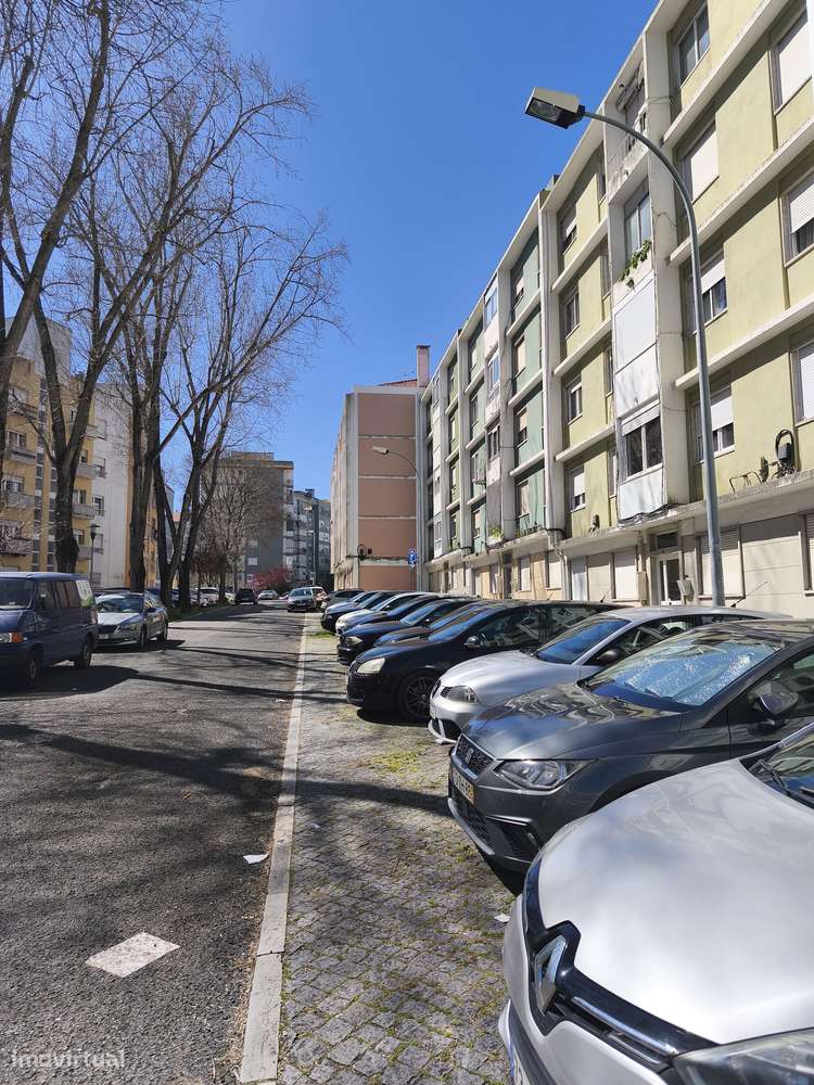 T2 Em Benfica, Totalmente Remodelado, Como Novo, Cozinha Equipada-19