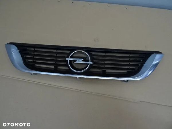 GRILL ATRAPA OPEL VECTRA B LIFT NR32 - 1