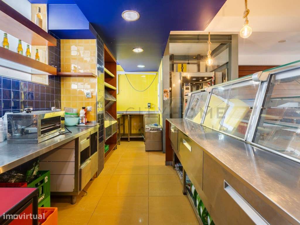 Espaço Comercial de 425m² no Coração de Faro-7