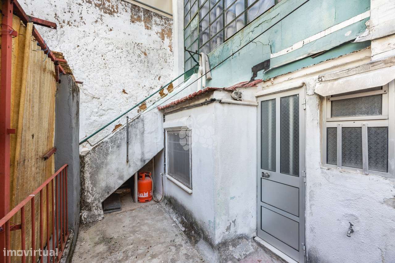 Apartamento cave de 62 m² na Penha de França com um pátio privado de 9-14