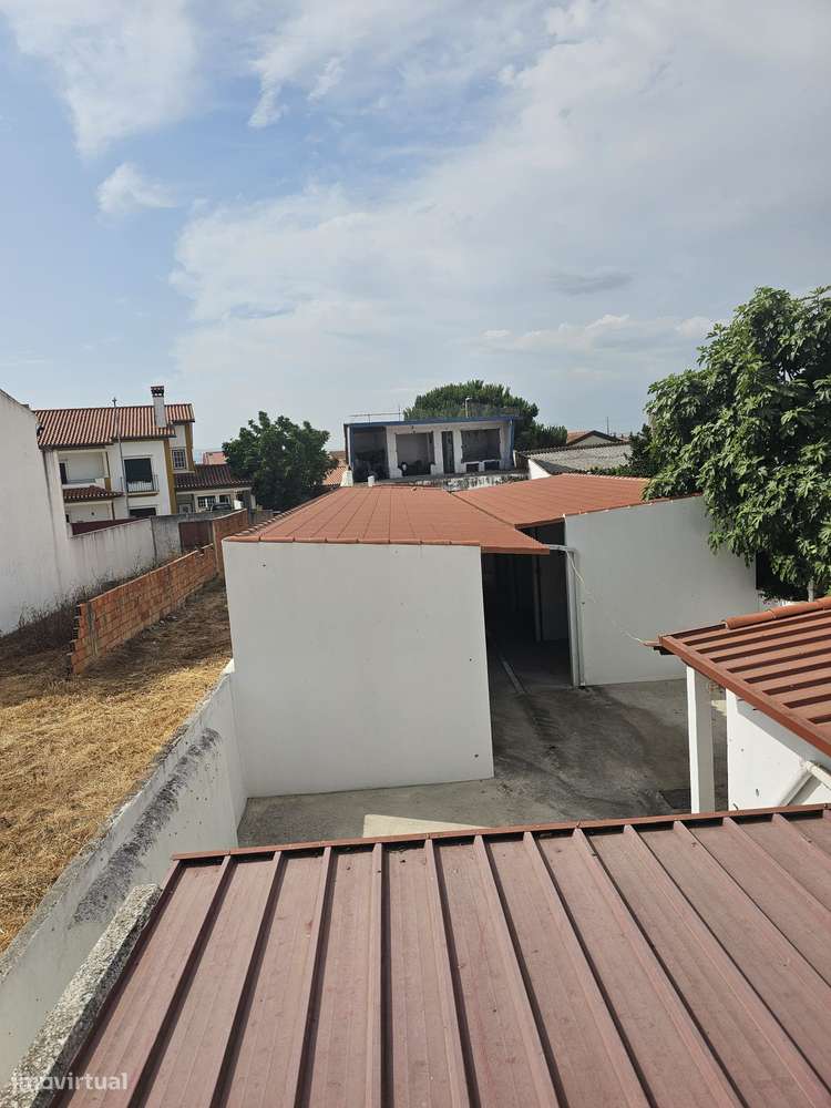 Moradia V5 com 10 Boxes para Cavalos no Coração da Golegã - Grande imagem: 4/38