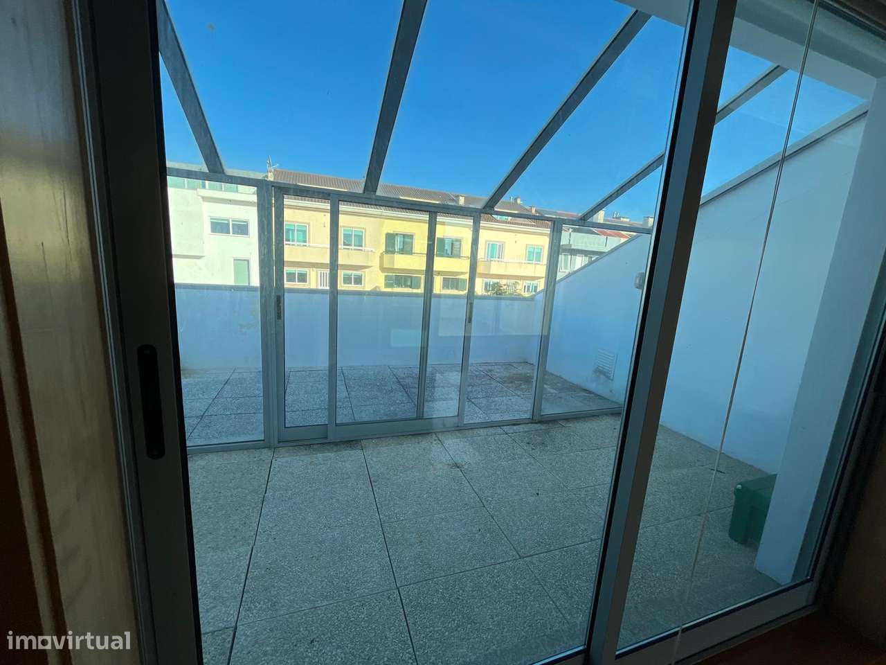 Geminada com piscina, garagem e terraço em Canidelo-8