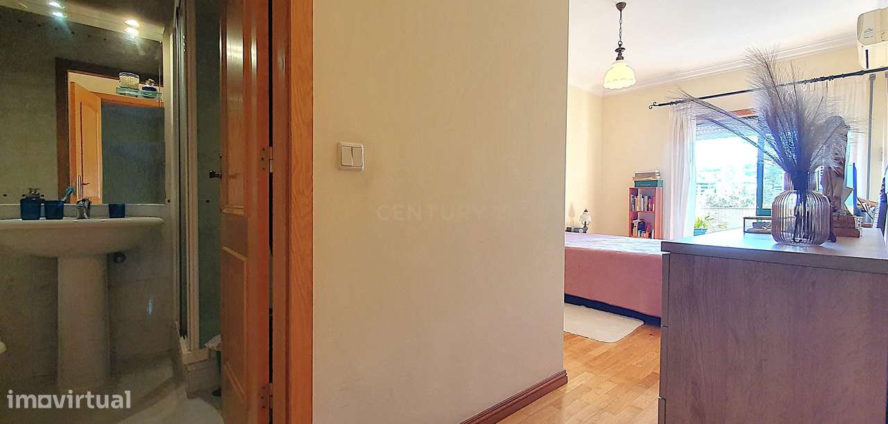 Apartamento T2 Centro da Cidade I  Garagem I Elevador-11