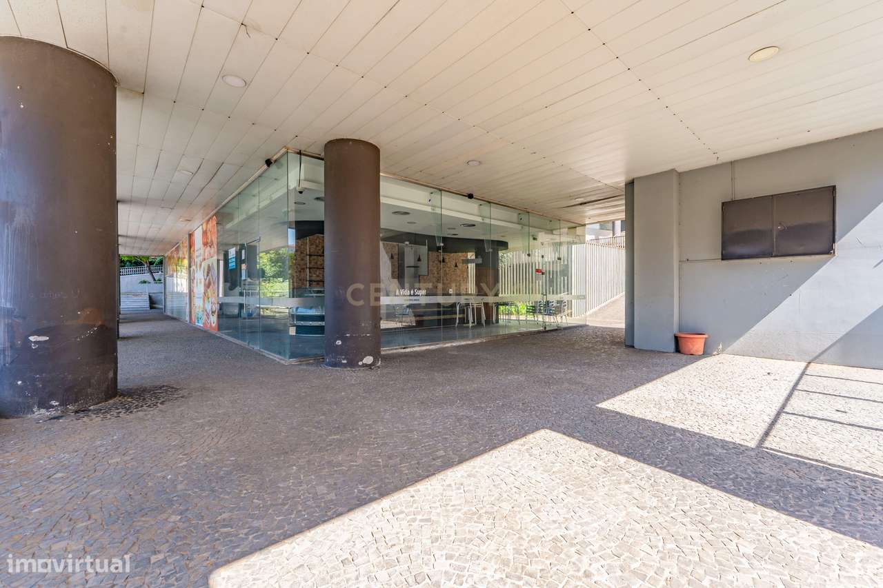 Espaço Comercial com 211m² – Duas Lojas com Potencial para Qualquer At - Grande imagem: 5/38