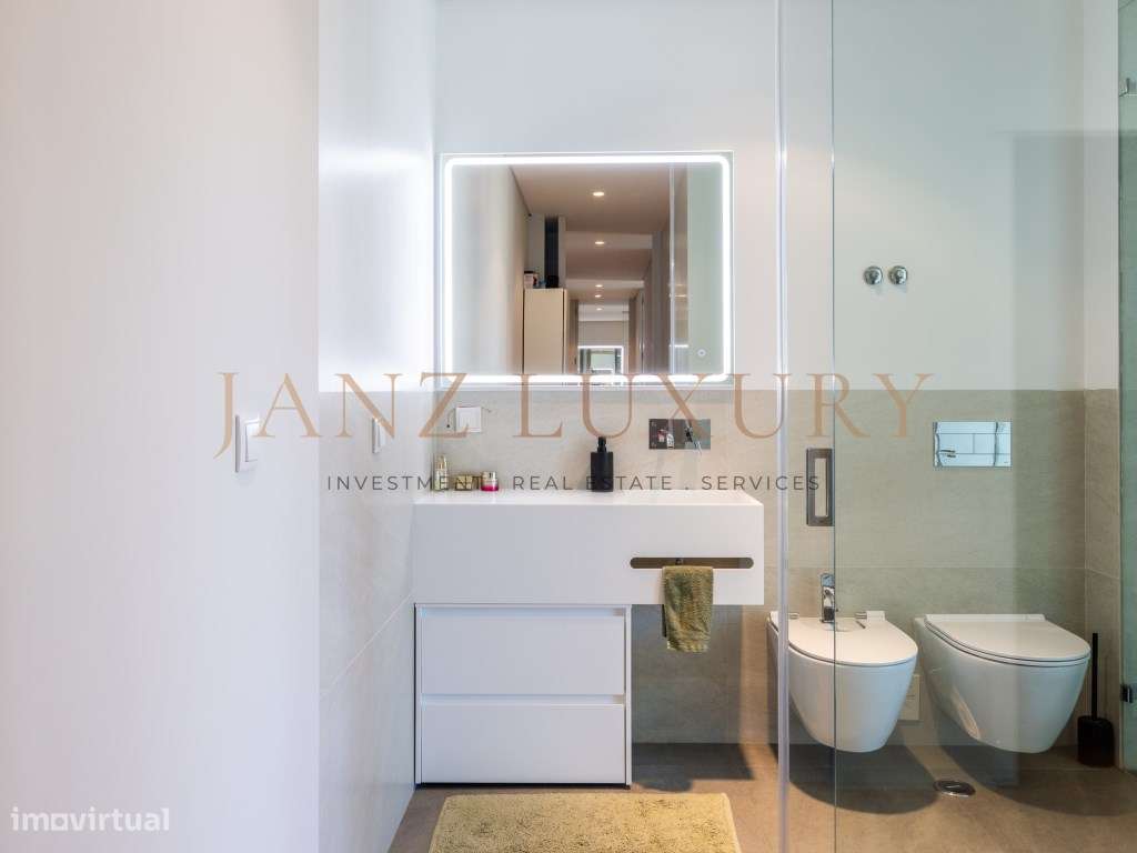 Moradia T4 Contemporânea com Vista Mar Total e Rooftop | Paço de Arcos-30
