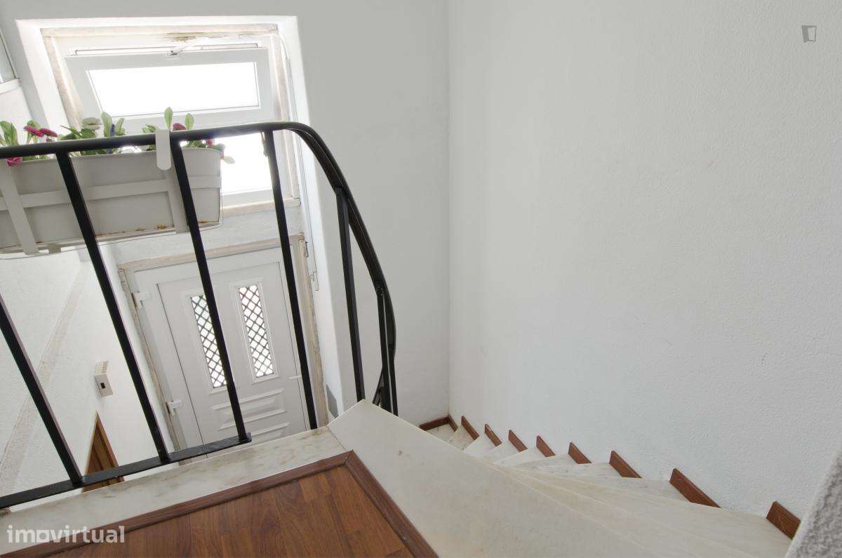 Quarto - localizado em Anjos Lisbon - Grande imagem: 3/9